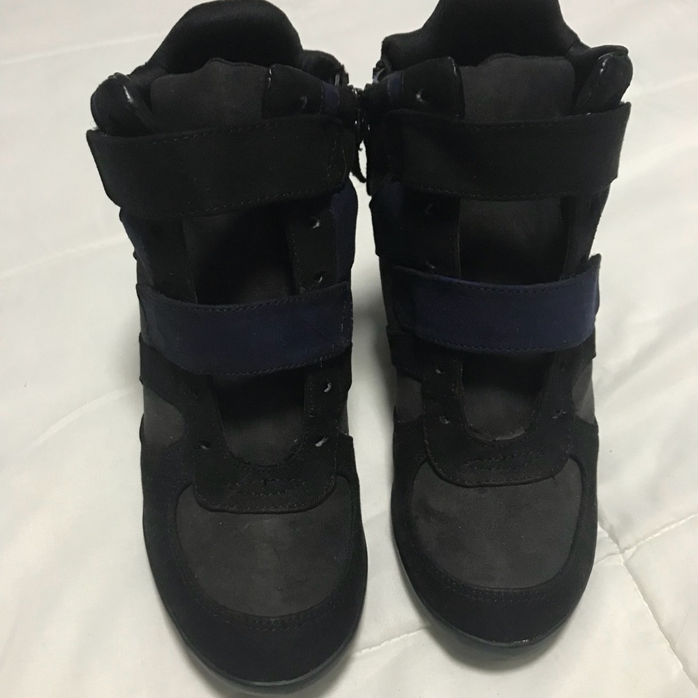 NWOT Simply Vera Wang Black & Navy Wedge Sneaker